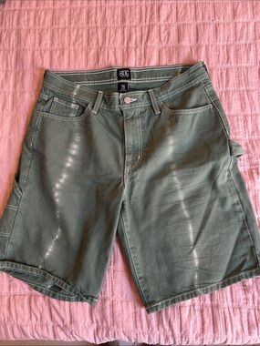 BDG Urban Outfitters Olive Utility Cargo Shorts in Faded Green